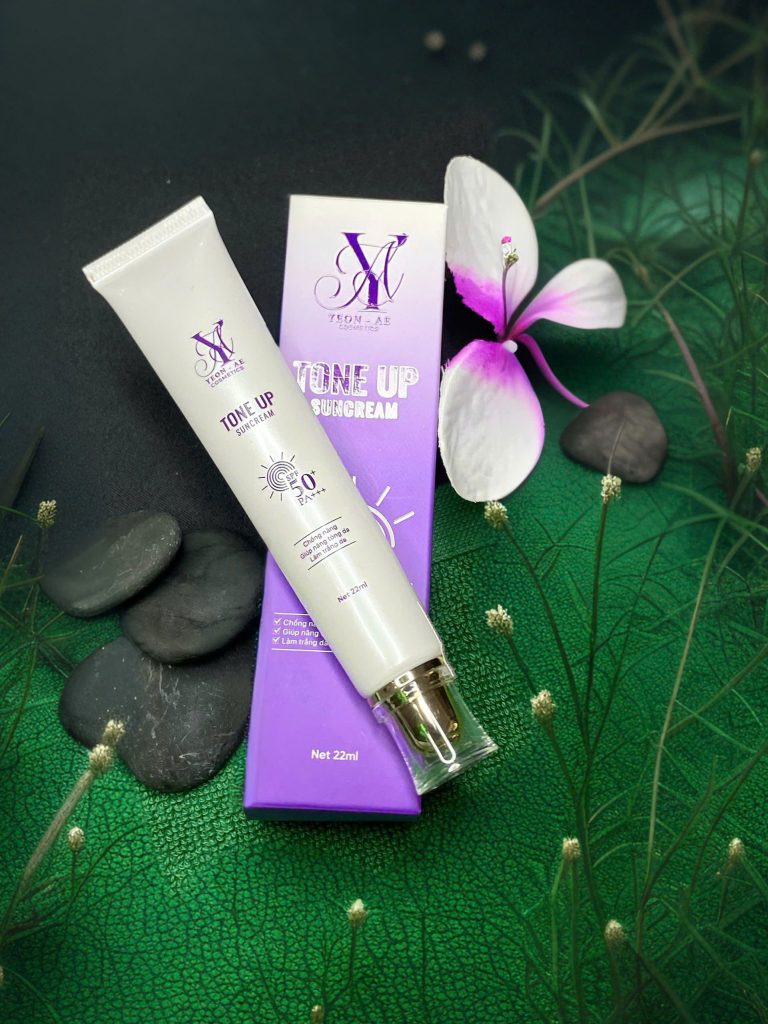 Lớp kem thấm nhanh, không gây bết dính